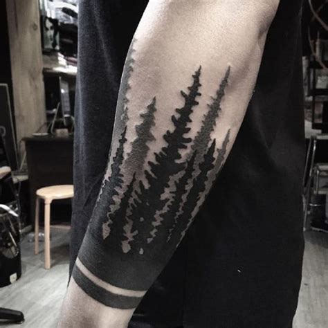 Tatuajes de bosques en el brazo